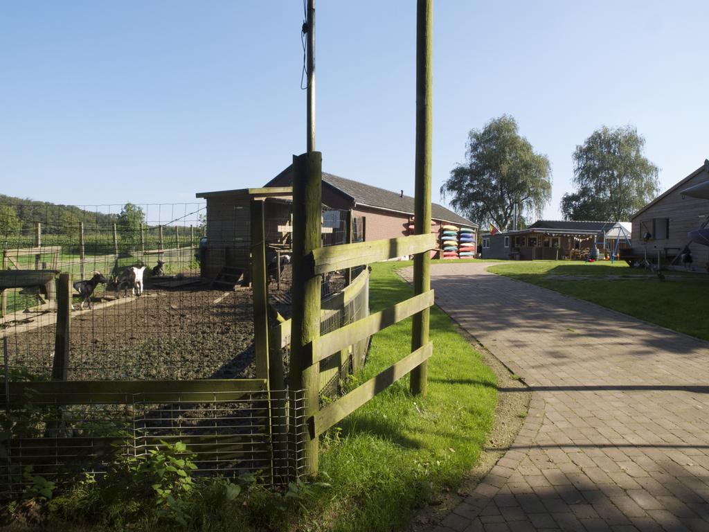 Holiday Home Ossa Basecamp Sint Odilienberg Ruang foto